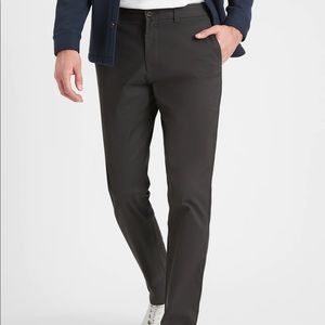 Banana republic factory men’s aiden chino in grey